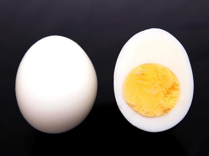 Сколько весит вареное куриное яйцо