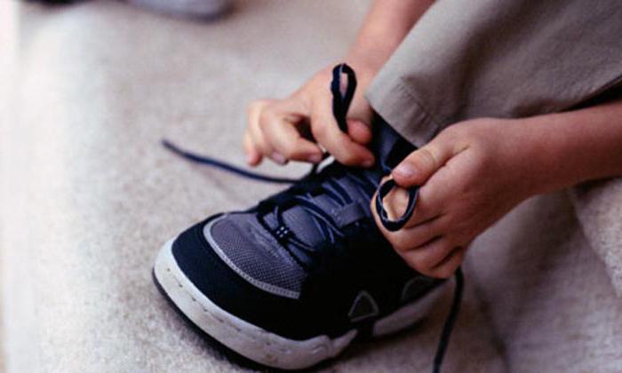 Как легко научить ребенка завязывать шнурки