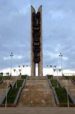 монумент дружбы народов Ижевск