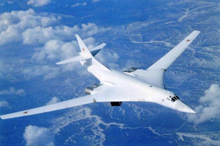  военный самолет белый лебедь