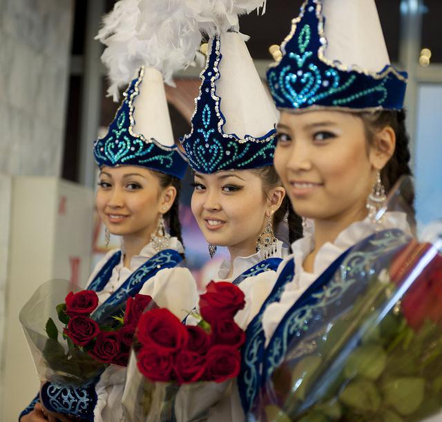 Современные казахские костюмы
