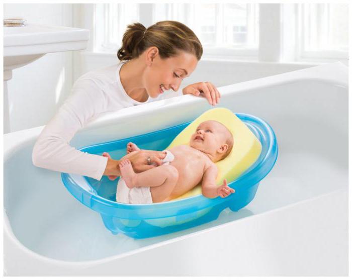 как купать новорожденного ребенка в большой ванной