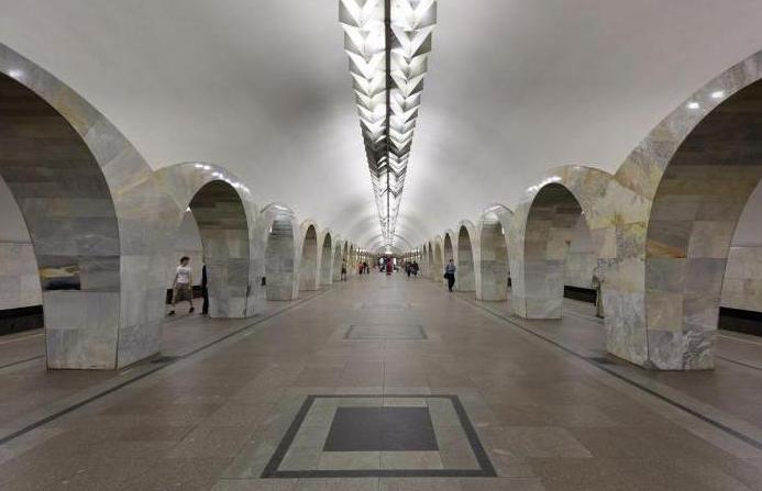 москва метро кузнецкий мост