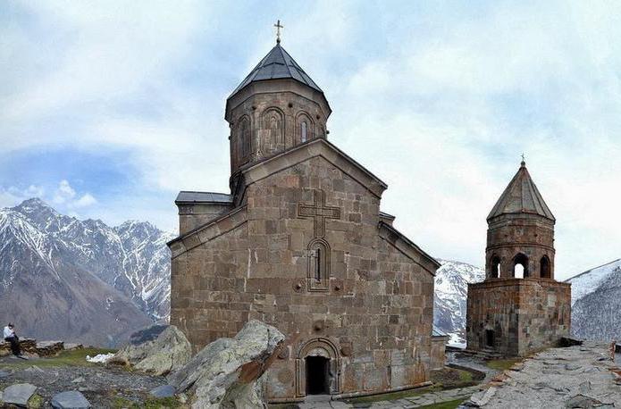 храм в горах грузии