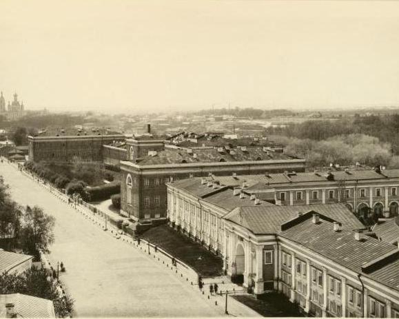 лефортовский дворец в москве фото