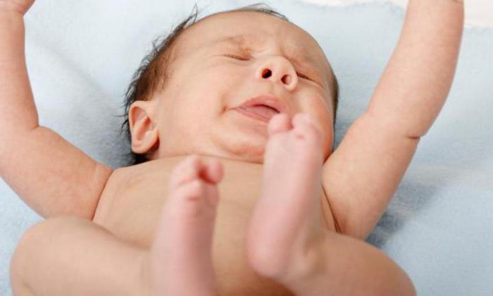 новорожденный чихает часто причины