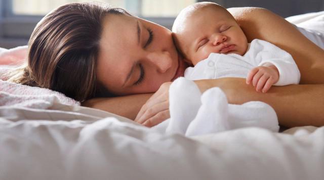 почему новорожденный вздрагивает во сне