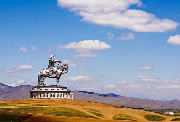 чингисхан в монголии памятник информация
