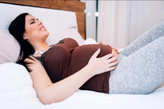 почему на ранних сроках беременности болит яичник