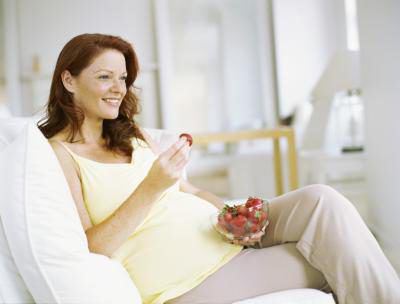 польза клубники во время беременности