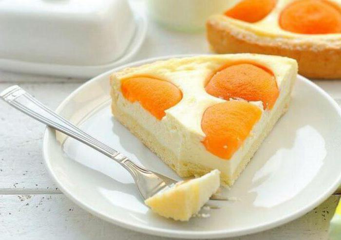слоеный пирог с абрикосами и творогом