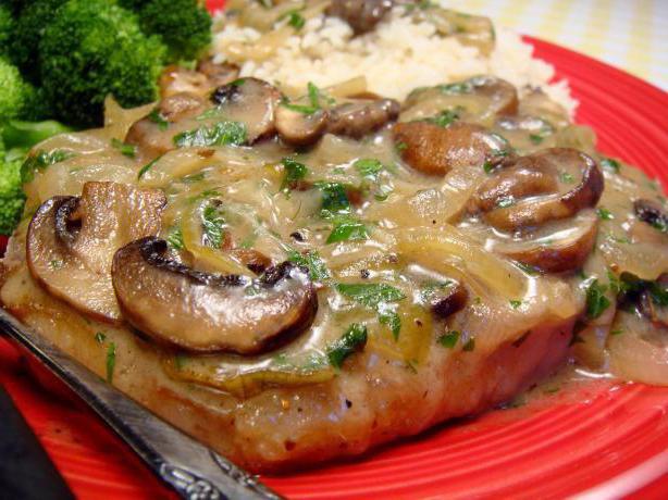 мясо с грибами и сыром в духовке