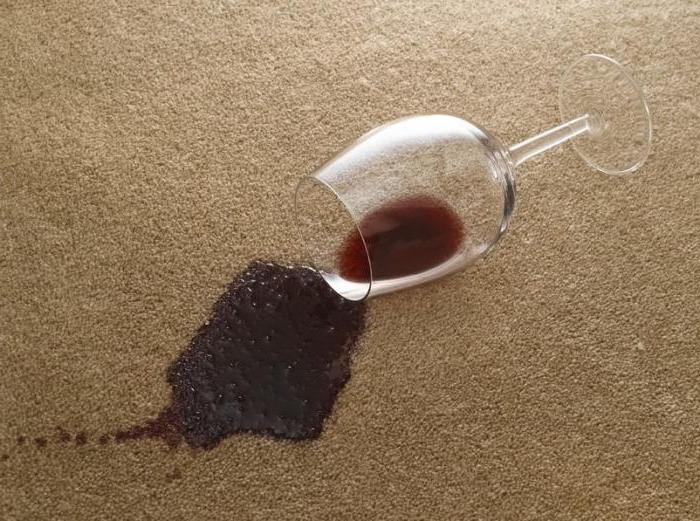 Как отстирать красное вино с цветной ткани