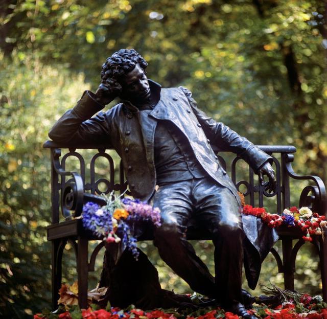анализ лирического стихотворения пушкина к чаадаеву