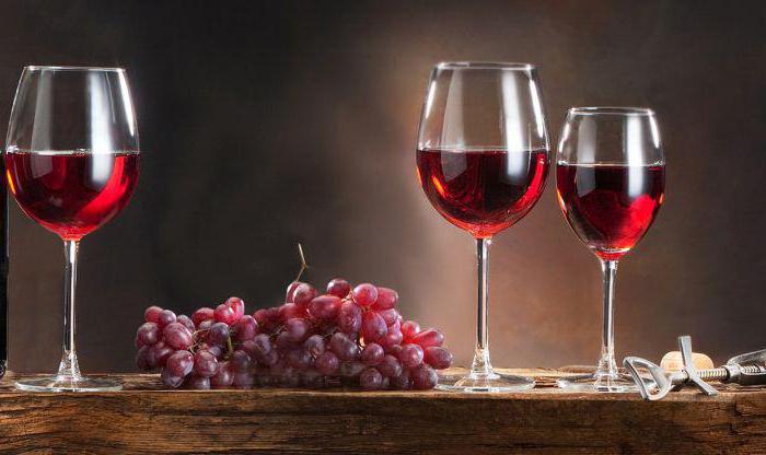 с чем можно пить вино красное полусладкое