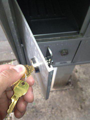 как открыть почтовый ящик без ключа не ломая замок