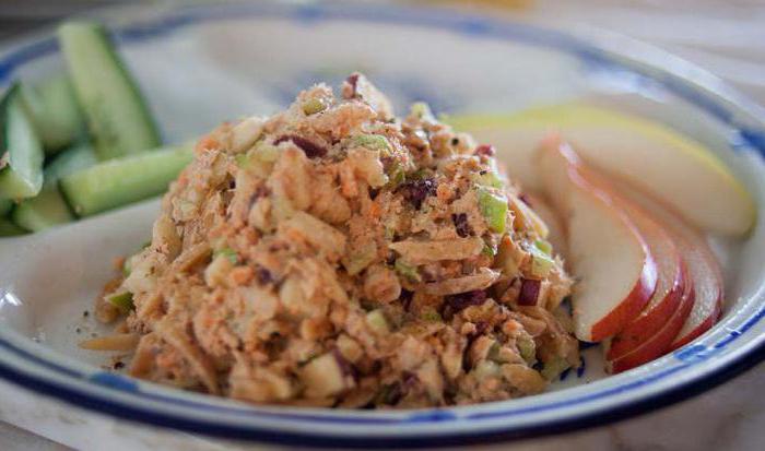 салат с консервированным лососем рецепт 