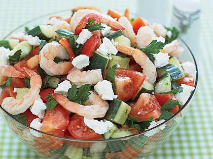 "Греческий" салат: рецепт с креветками и сухариками