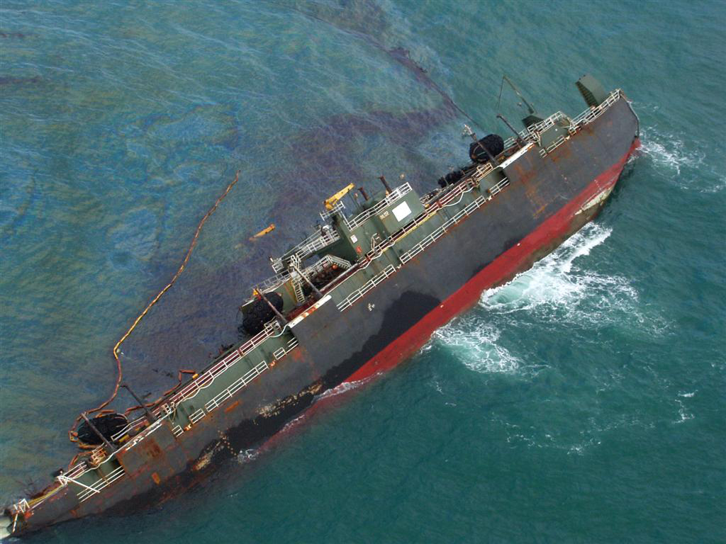 Разлив нефти в Азовском море