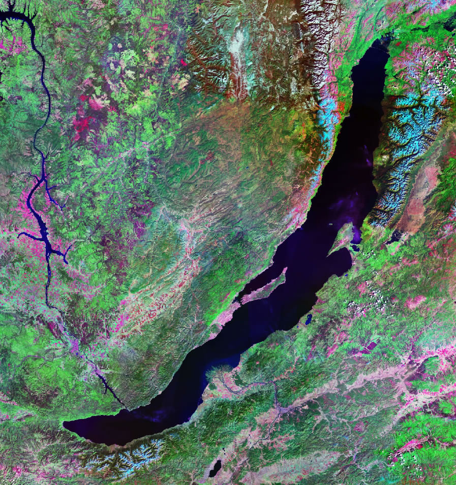 Древнее озеро в юго восточной части сибири. Байкал тектоническое озеро. Рифтовая впадина Байкала. Озеро Байкал с космоса. Озеро Танганьика.