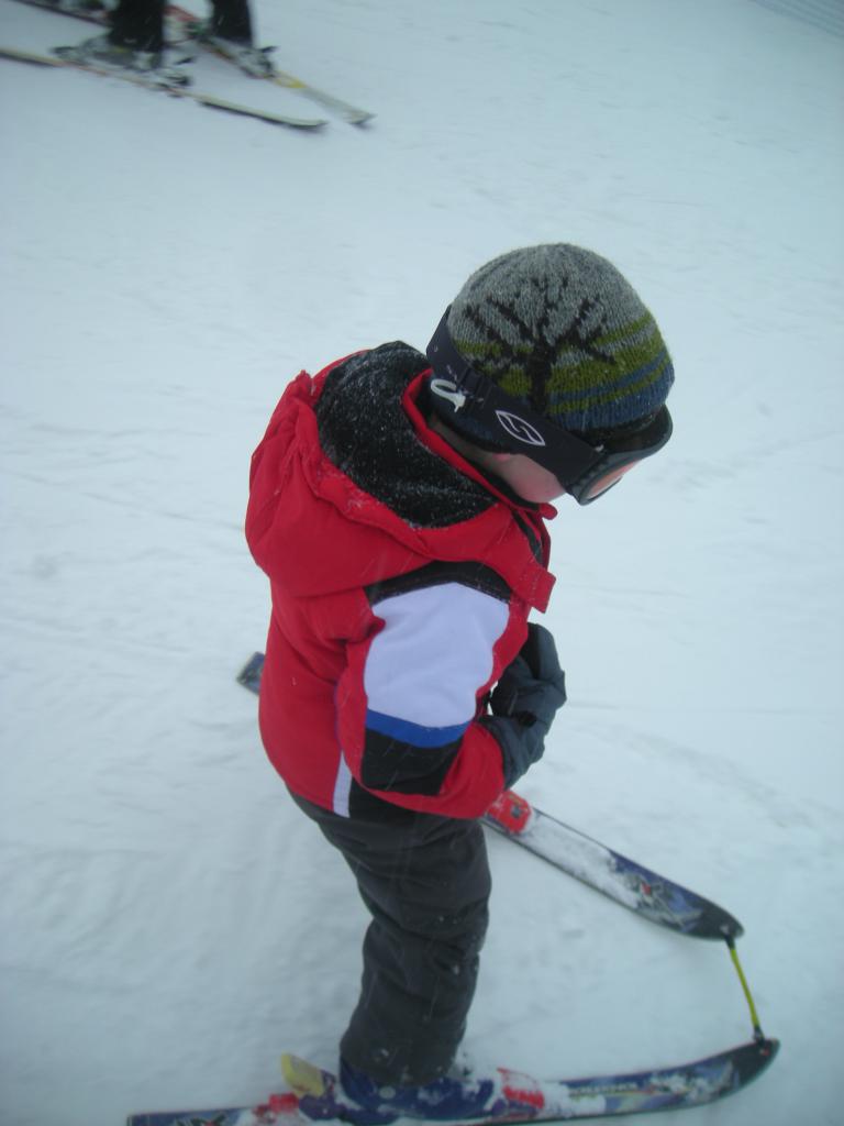 как научить детей кататься на лыжах