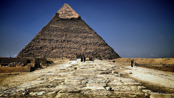 где находится пирамида хеопса в каком городе