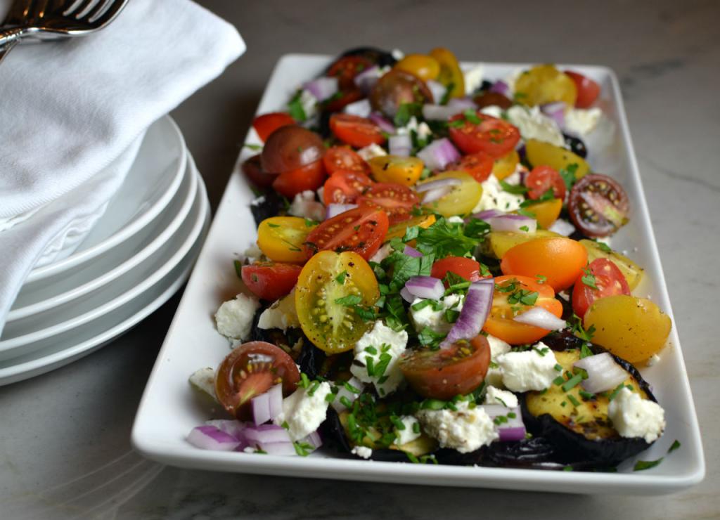 греческий салат с баклажанами