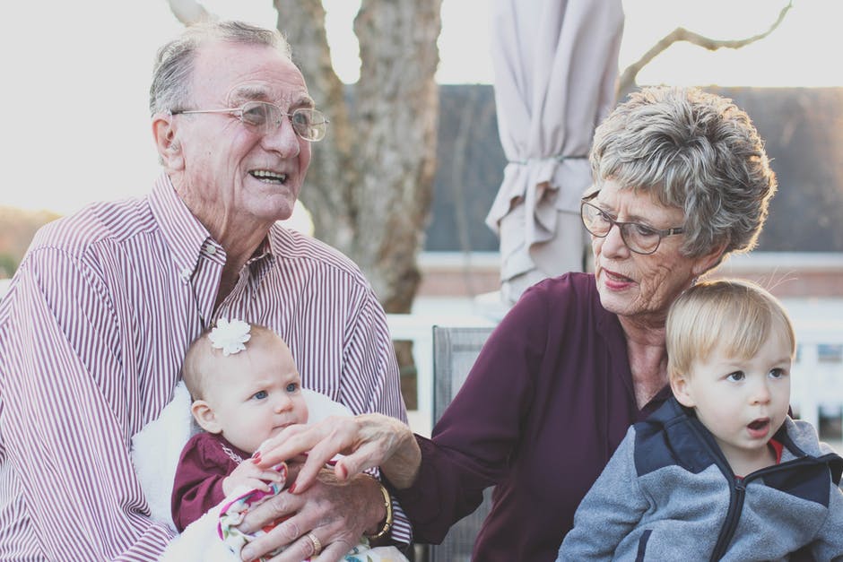 Пенсионеры и внуки