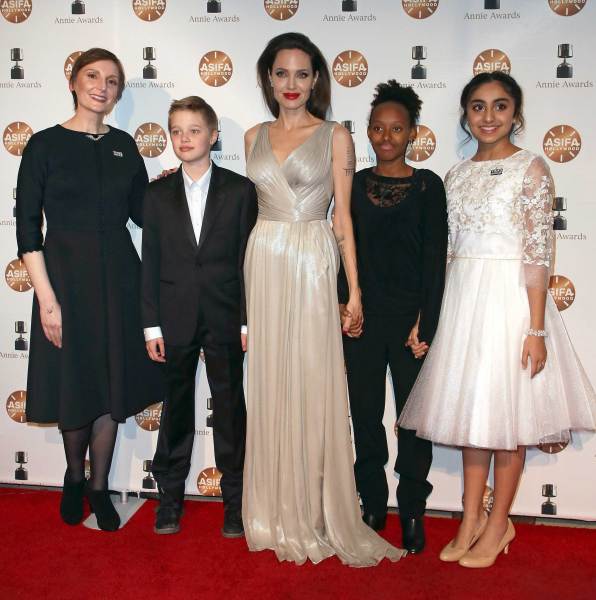 Анджелина Джоли с дочерьми Шайло и Захарой