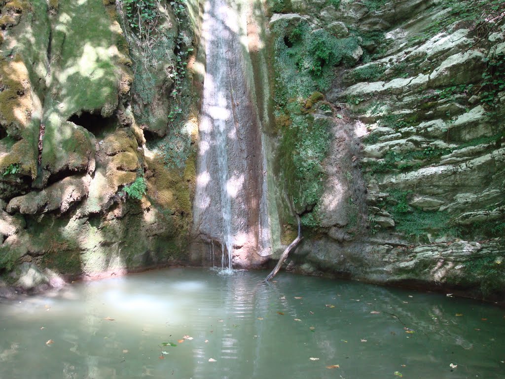 Панорама водопада в Мамедовом ущелье