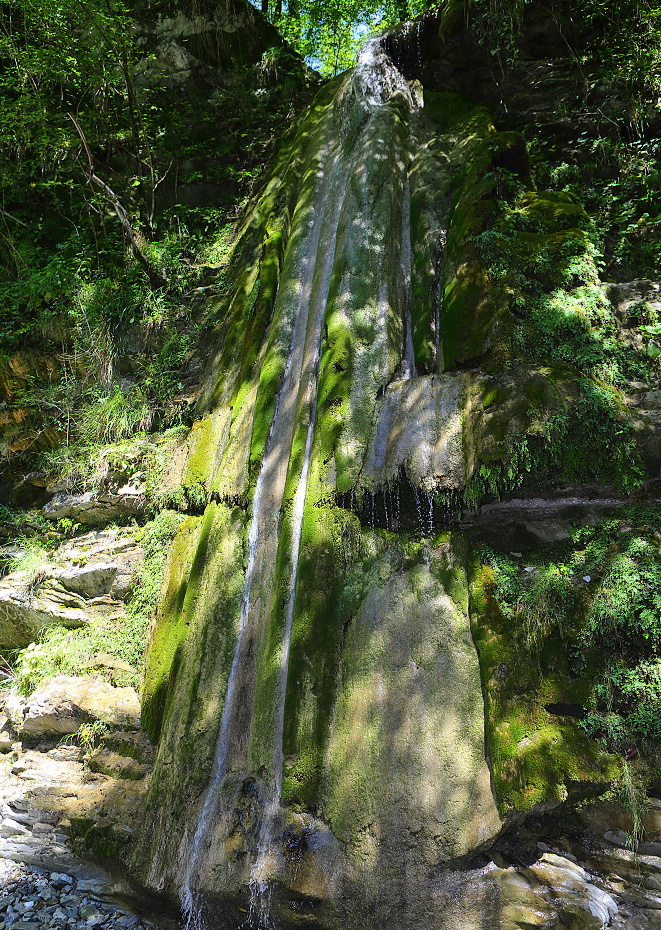 Водопад в Мамедовом ущелье поселка Лазаревское
