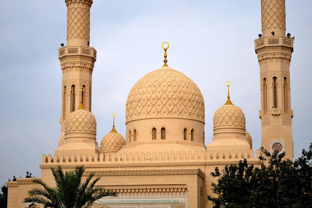 Мечеть Джумейра и культурный центр шейха Мохаммеда