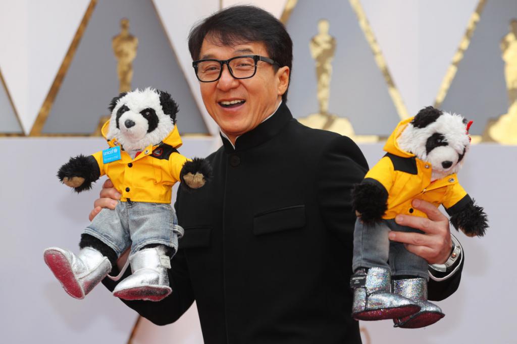 Джеки Чан с пандами