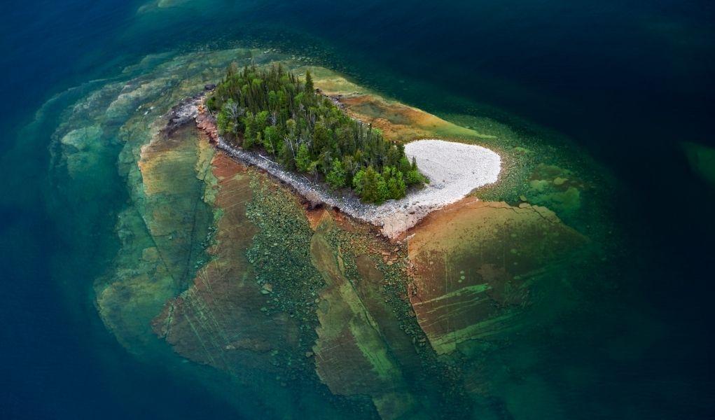 маленький остров в Верхнем озере