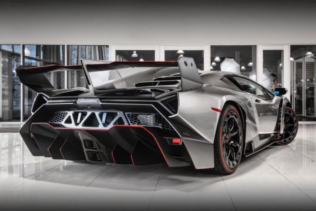 Lamborghini Veneno зад