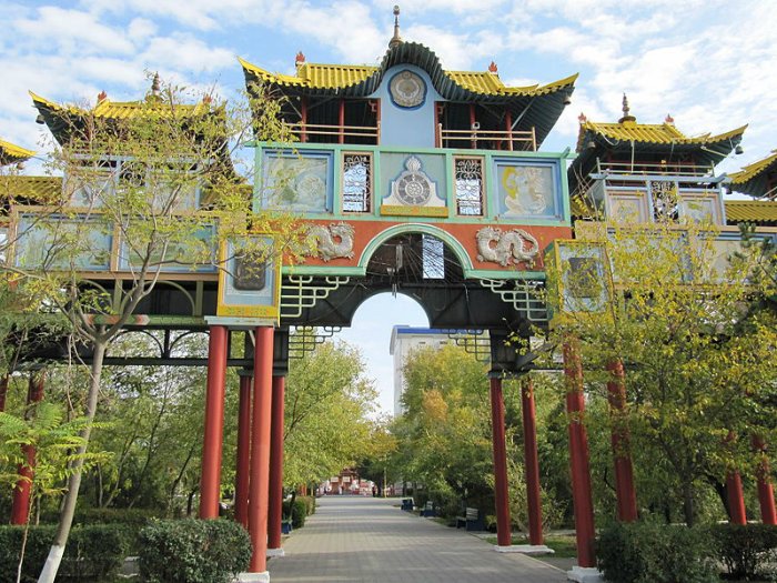 Южные ворота Золотой обители Будды Шакьямуни