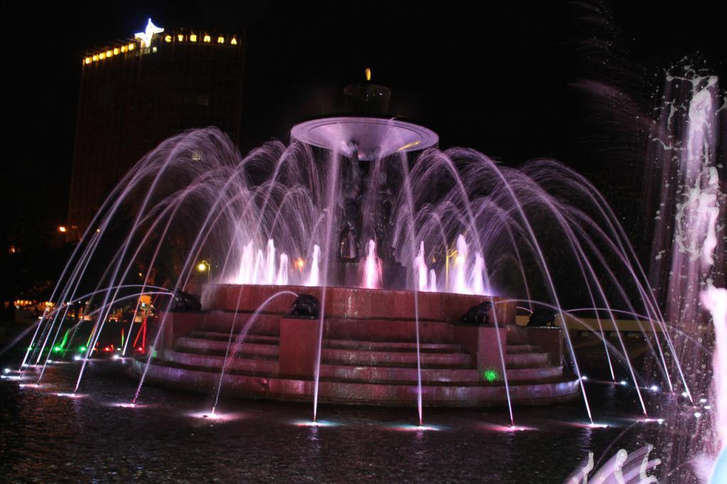 Театральная площадь фонтан