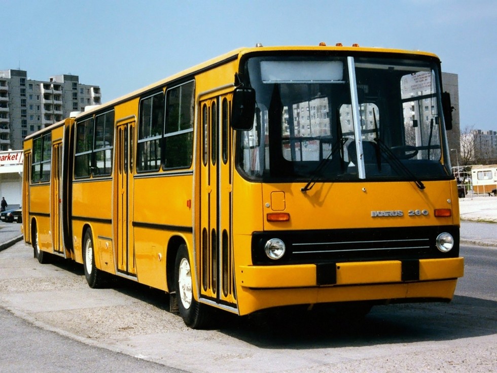 Автобус-гармошка "Икарус"