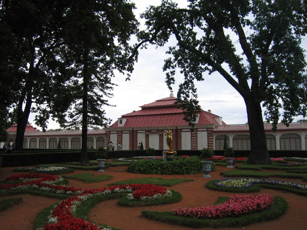 дворец монплезир ленинградская область