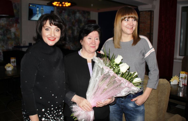 Инга Оболдина с мамой и Анной Уколовой