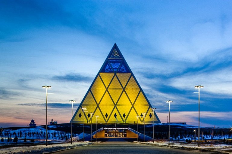 Пирамида Дворца мира и согласия