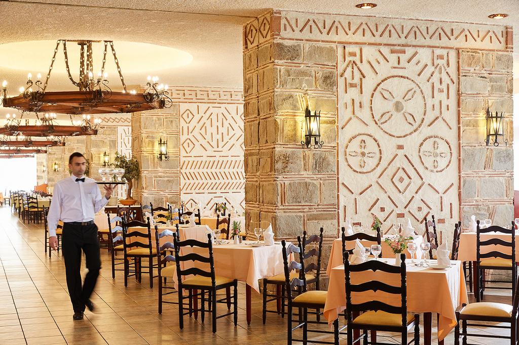Ресторан отеля Athos Palace 4