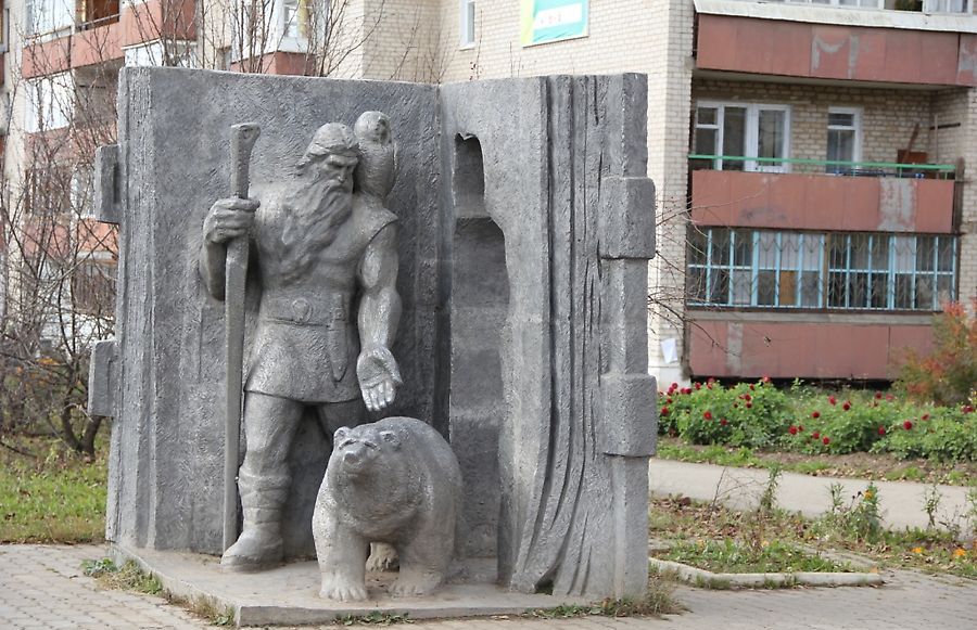 Медведей на Урале уважают - памятник в Кудымкаре