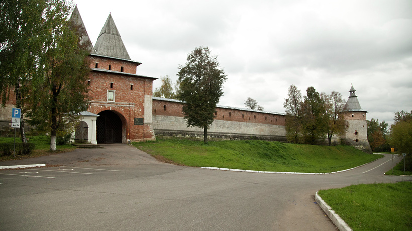 Башни и стены кремля