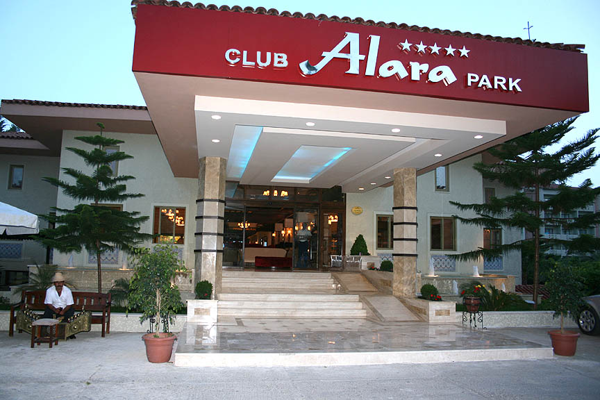 Главный вход Alara Park Hotel