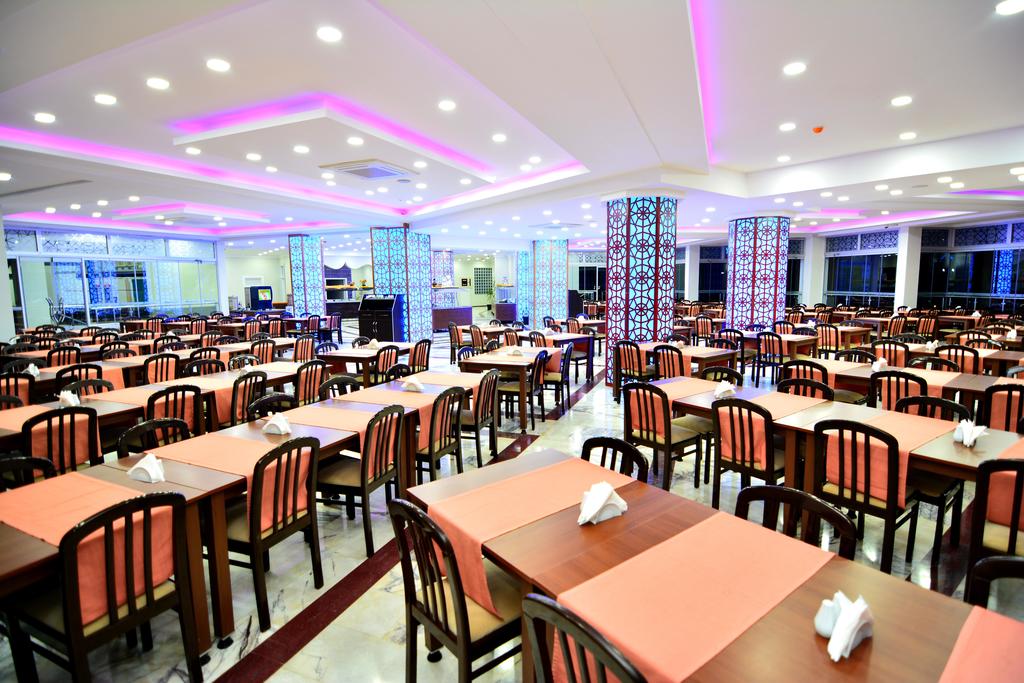 Ресторан отеля Ananas Hotel в Аланье