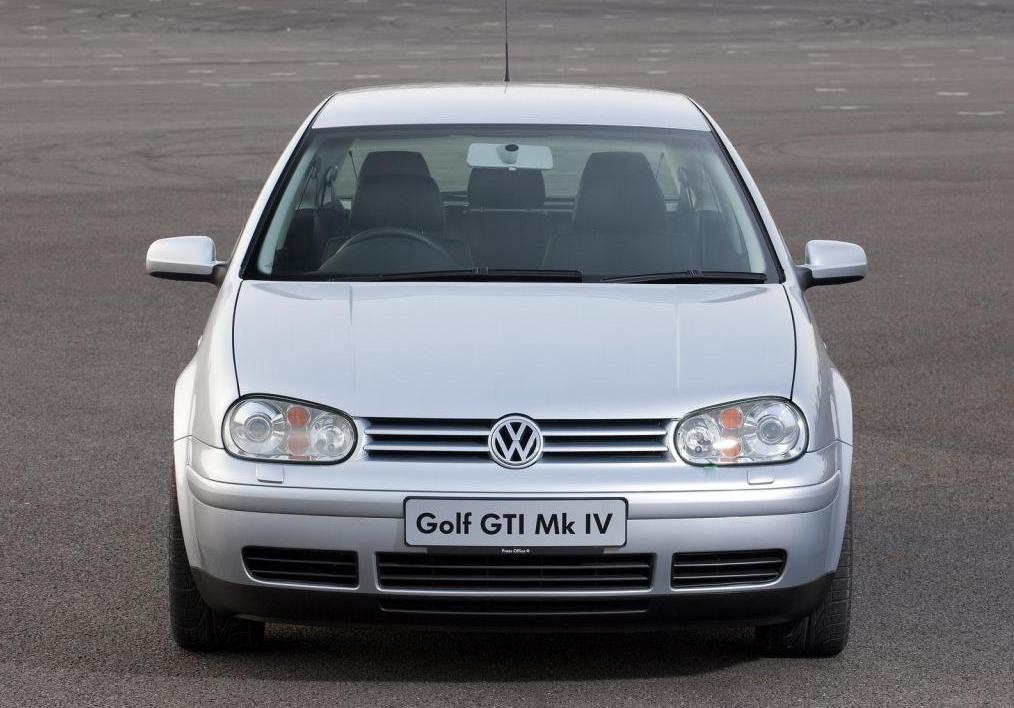 Volkswagen Golf 4 вид спереди