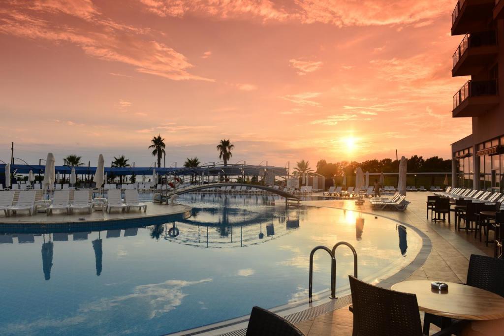 Cenger Beach Resort 5* (Турция) бассейн