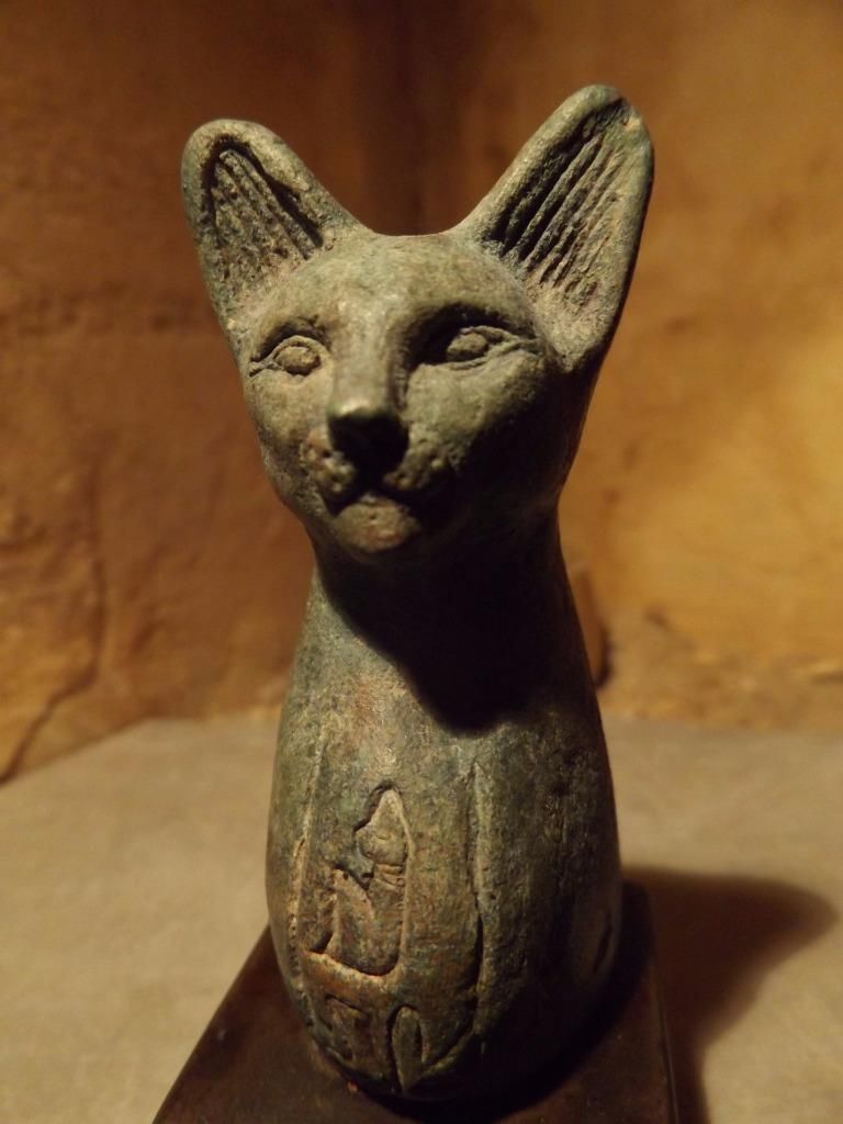 Древнеегипетская статуэтка кота