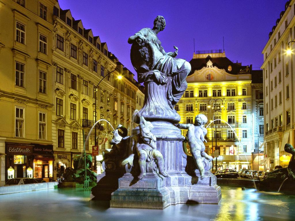 Памятник в Вене